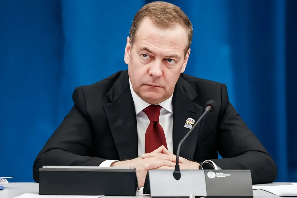 Медведев Украиныг мөхөж буй улс гэв